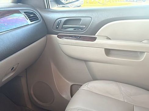 Used 2012 GMC Yukon XL SLT RWD image 23