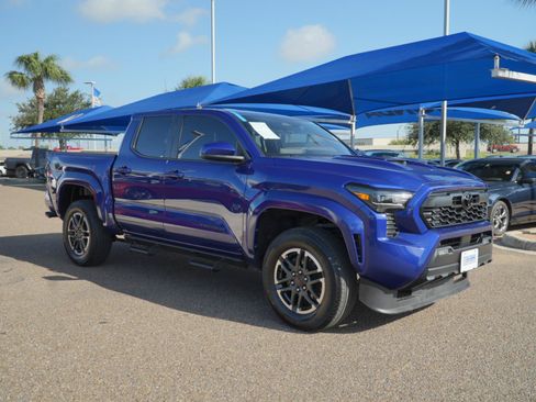 Used 2025 Toyota Tacoma TRD Sport RWD image 3