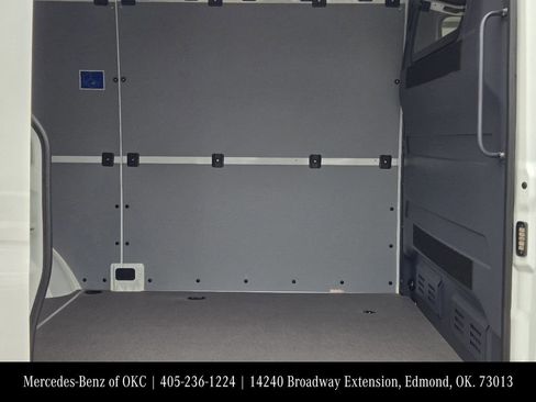 Used 2025 Mercedes-Benz Sprinter 2500 image 25