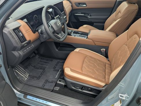 Certified 2026 Nissan Pathfinder Platinum w/ Cargo Package FWD image 9