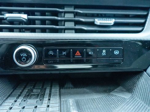 Used 2025 Ford Explorer ST-Line w/ Premium Package image 21