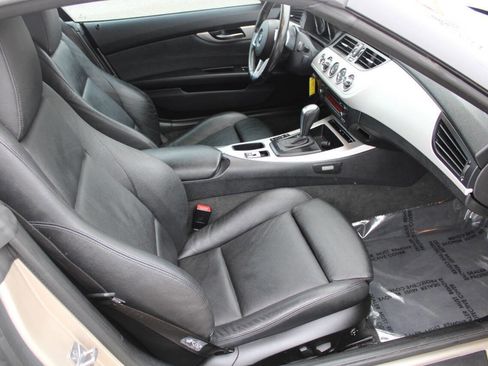 Used 2010 BMW Z4 sDrive30i image 6