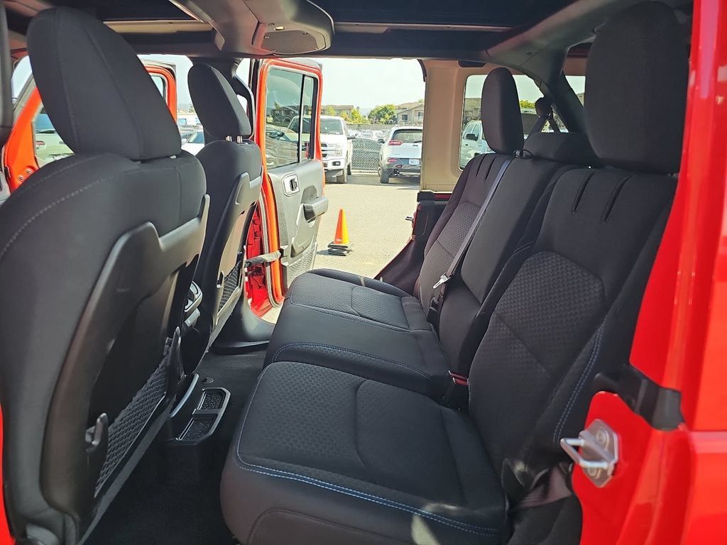 Used 2025 Jeep Wrangler Unlimited Rubicon 4xe w/ Safety Group AWD/4WD image 13