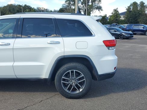 Used 2017 Jeep Grand Cherokee Limited image 14
