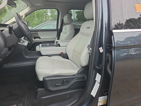 Used 2025 Ford Expedition Max Platinum w/ Driver's Package AWD/4WD image 3