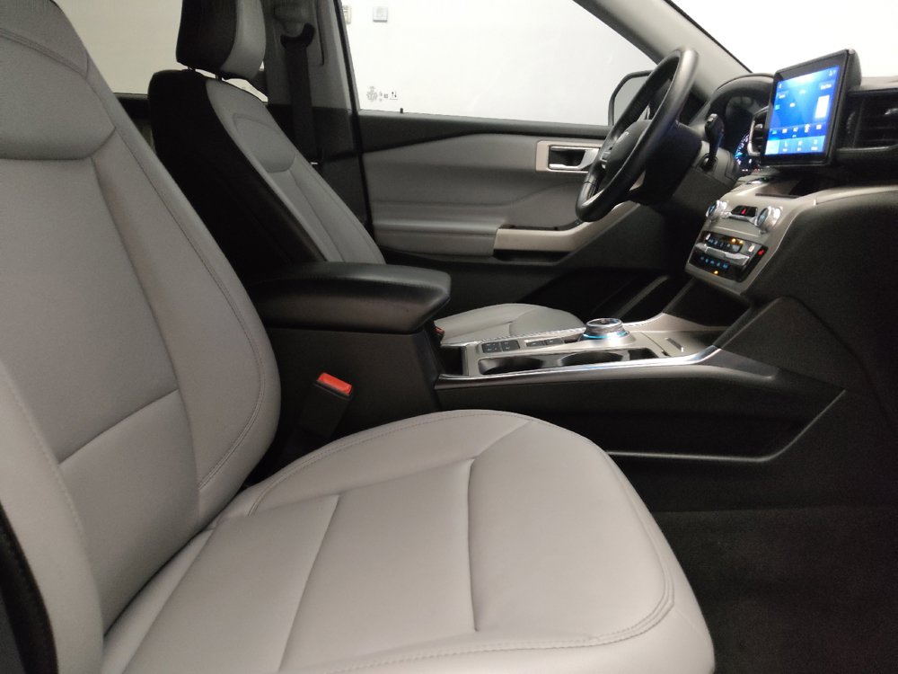 Used 2021 Ford Explorer XLT w/ Equipment Group 202A RWD image 21