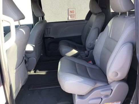 Used 2020 Toyota Sienna XLE w/ XLE Navigation Package AWD/4WD image 12