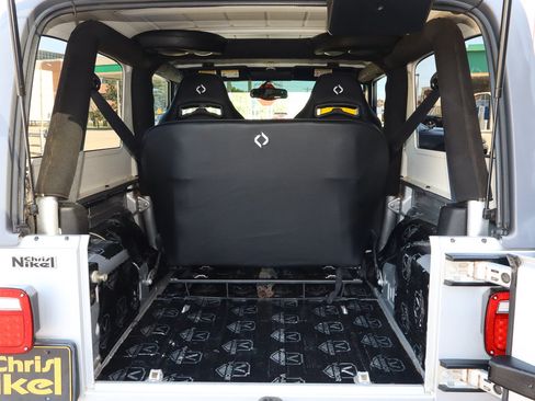 Used 2005 Jeep Wrangler Unlimited AWD/4WD image 9