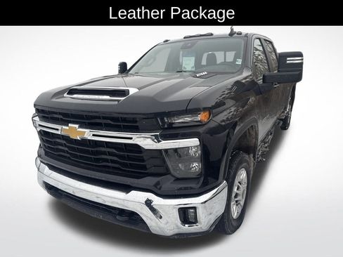 Used 2024 Chevrolet Silverado 2500 LT w/ Convenience Package image 4