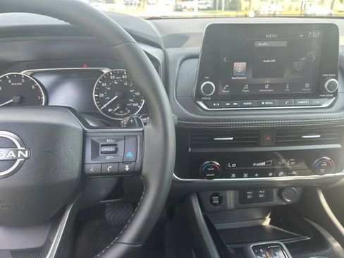 Used 2026 Nissan Rogue SV FWD image 36