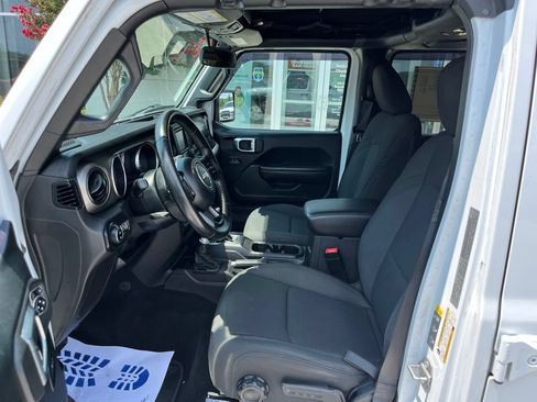 Used 2020 Jeep Gladiator Sport w/ Quick Order Package 24S AWD/4WD image 4