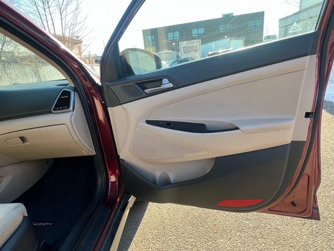 Used 2017 Hyundai Tucson Sport image 32