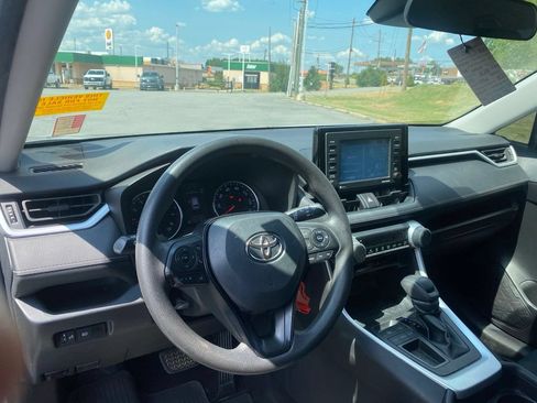 Used 2021 Toyota RAV4 LE FWD image 12