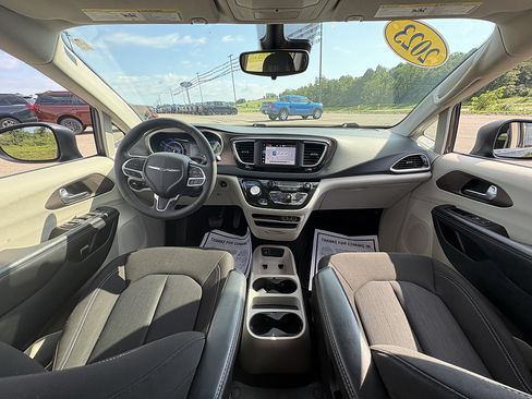 Used 2023 Chrysler Voyager LX FWD image 22
