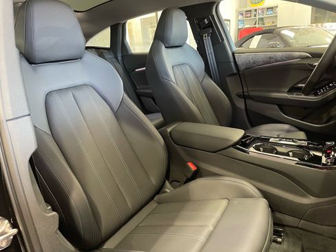 Used 2025 Audi A6 e-tron Premium Plus w/ Premium Plus AWD/4WD image 40
