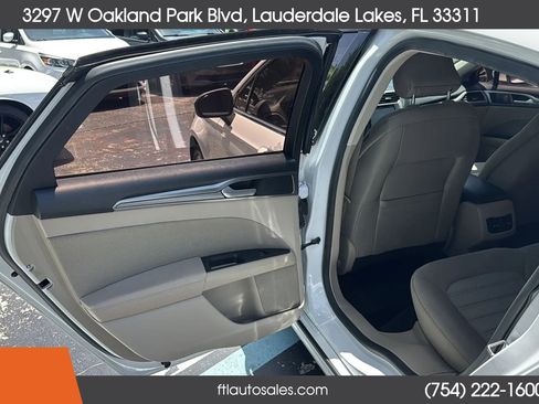 Used 2019 Ford Fusion SE FWD image 22