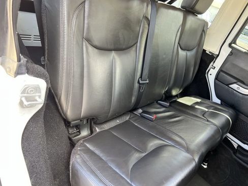 Used 2018 Jeep Wrangler Unlimited Sahara w/ Connectivity Group AWD/4WD image 26