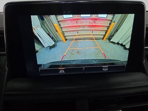 Used 2023 GMC Yukon XL SLE image 26