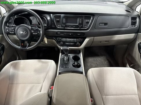 Used 2018 Kia Sedona L image 6