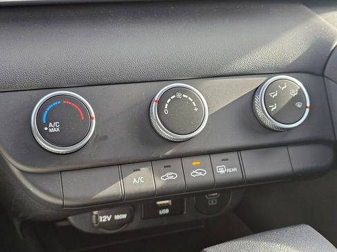 Used 2025 Hyundai Elantra SE image 22