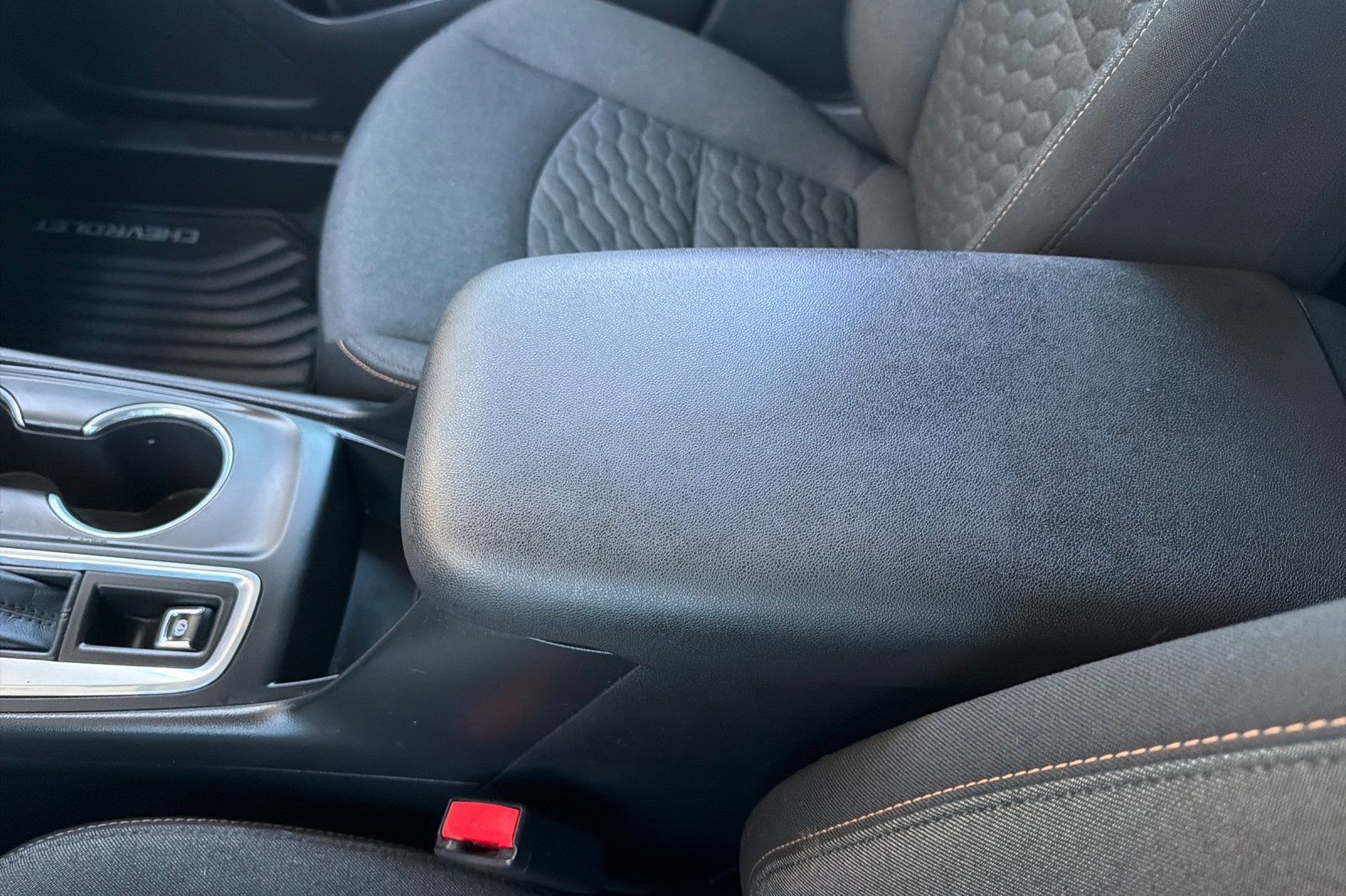 Used 2018 Chevrolet Equinox LT FWD image 26