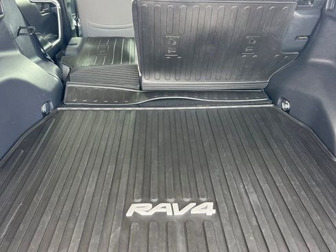 Used 2019 Toyota RAV4 LE image 12