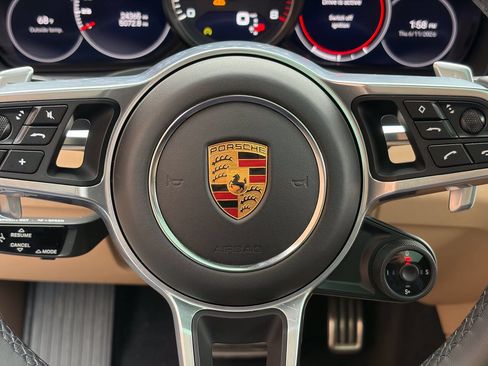 Used 2022 Porsche Cayenne GTS AWD/4WD image 38