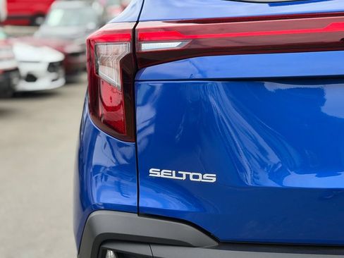 Used 2024 Kia Seltos LX AWD/4WD image 16