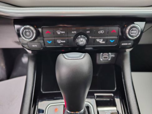 Certified 2024 Jeep Compass Limited image 33