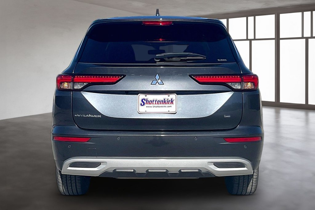 Used 2024 Mitsubishi Outlander AWD image 5