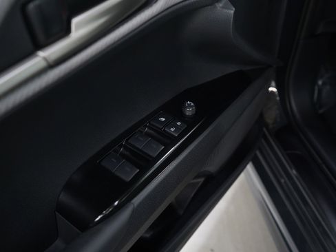 Used 2025 Toyota Camry SE image 18