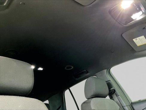 Used 2023 Chevrolet Traverse LT image 17