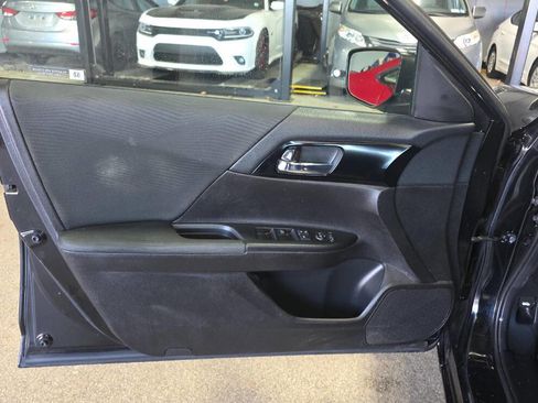 Used 2017 Honda Accord LX image 12