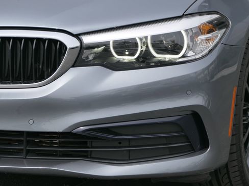 Used 2020 BMW 530i w/ Premium Package image 9