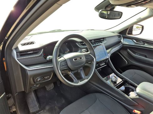 Used 2022 Jeep Grand Cherokee L Laredo w/ Luxury Tech Group I image 15