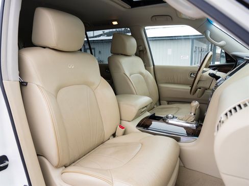 Used 2014 INFINITI QX80 4WD w/ Deluxe Touring Package image 18