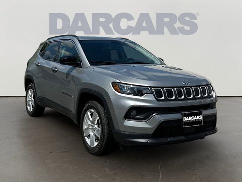 Used 2022 Jeep Compass Latitude w/ Sun and Sound Group AWD/4WD image 1