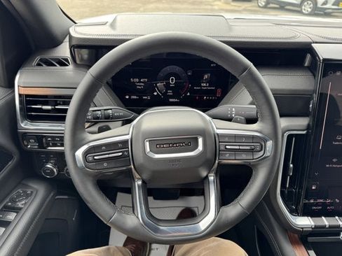 Used 2025 GMC Yukon Denali AWD/4WD image 18