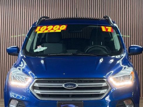 Used 2017 Ford Escape SE w/ Equipment Group 201A AWD/4WD image 2