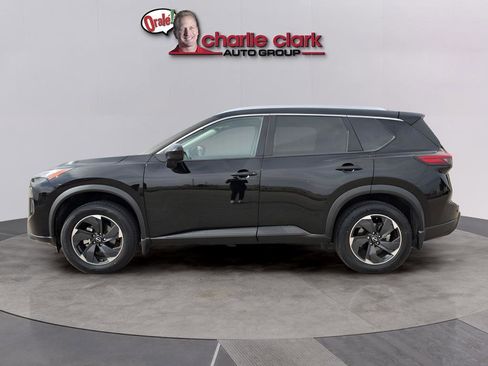 Used 2024 Nissan Rogue SV w/ SV Premium Package FWD image 3