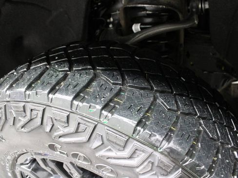 Used 2023 Chevrolet Silverado 1500 ZR2 w/ Technology Package image 7