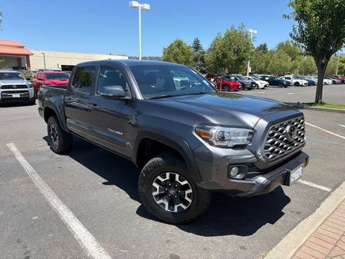 Certified 2023 Toyota Tacoma TRD Off-Road w/ Technology Package AWD/4WD image 2