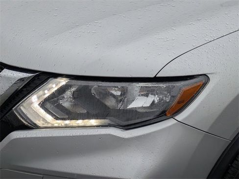 Used 2019 Nissan Rogue SL image 9