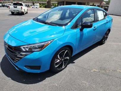 New 2025 Nissan Versa SR w/ Trunk Package