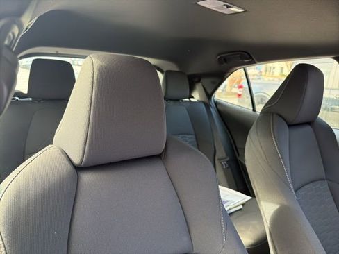 Used 2021 Toyota Corolla Hatchback image 8