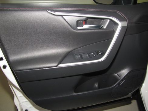 Used 2022 Toyota RAV4 XSE image 11