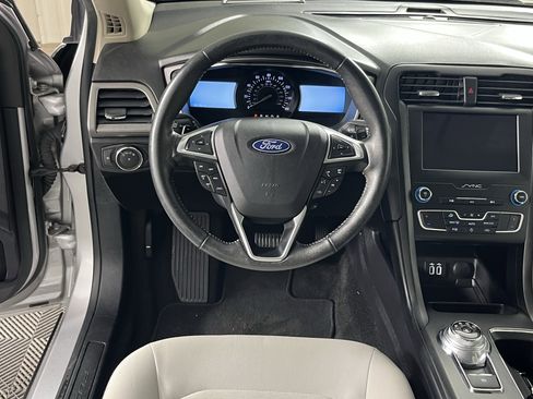 Used 2019 Ford Fusion SE w/ Equipment Group 151A image 12