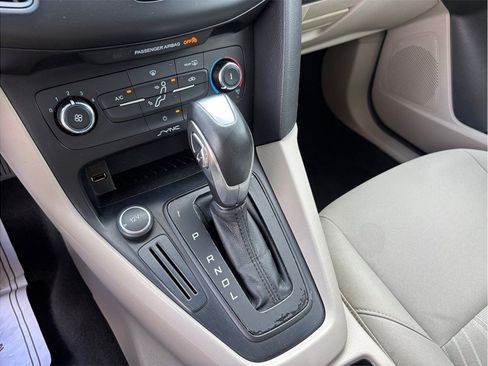 Used 2015 Ford Focus SE FWD image 26