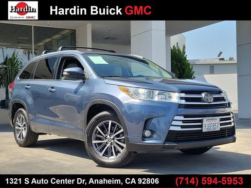 Used 2017 Toyota Highlander XLE FWD image 1
