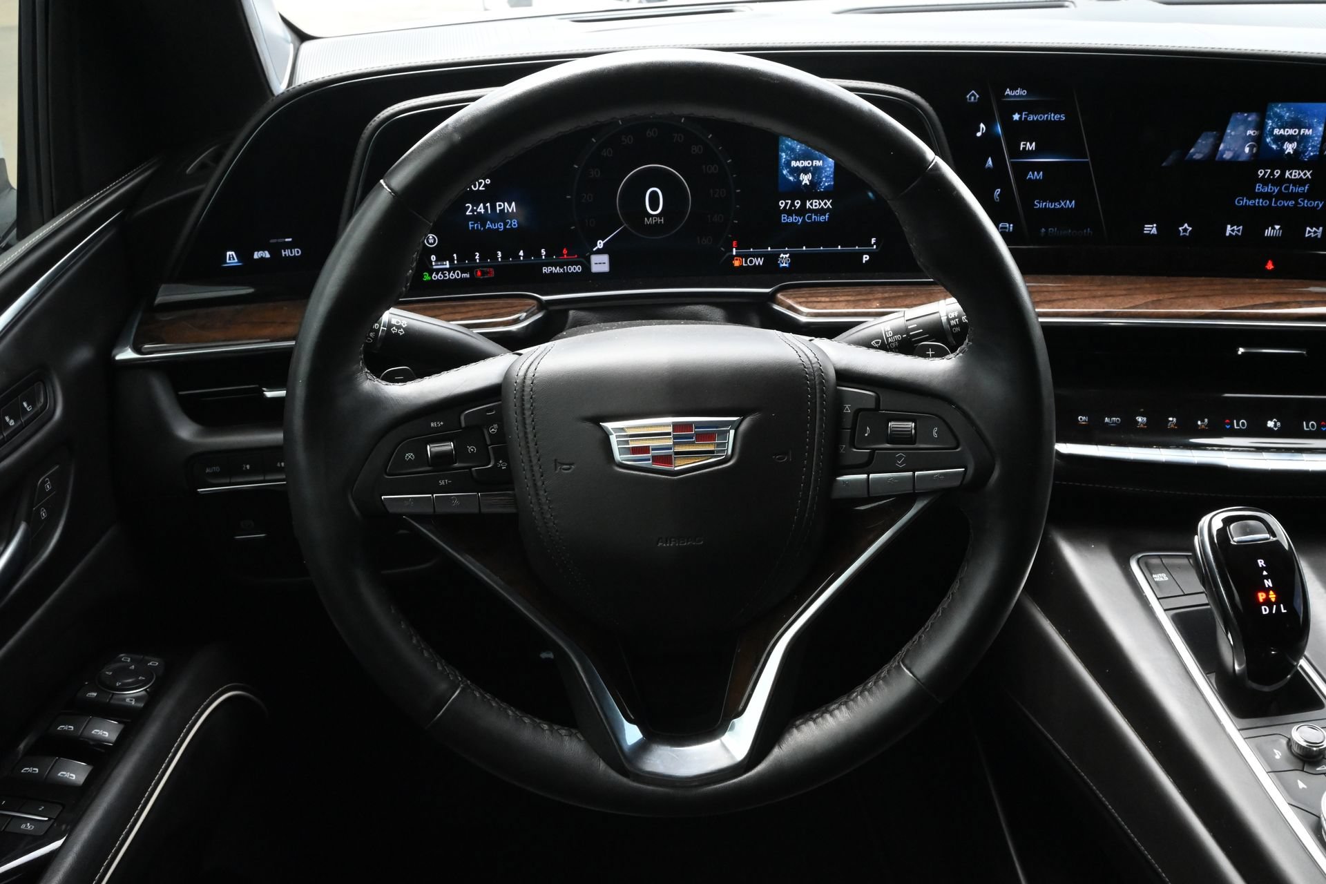 Used 2022 Cadillac Escalade Sport Platinum w/ LPO, ONYX Package AWD/4WD image 11